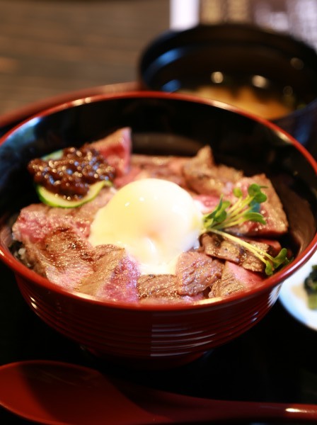 うふふ「玄河のあか牛丼」